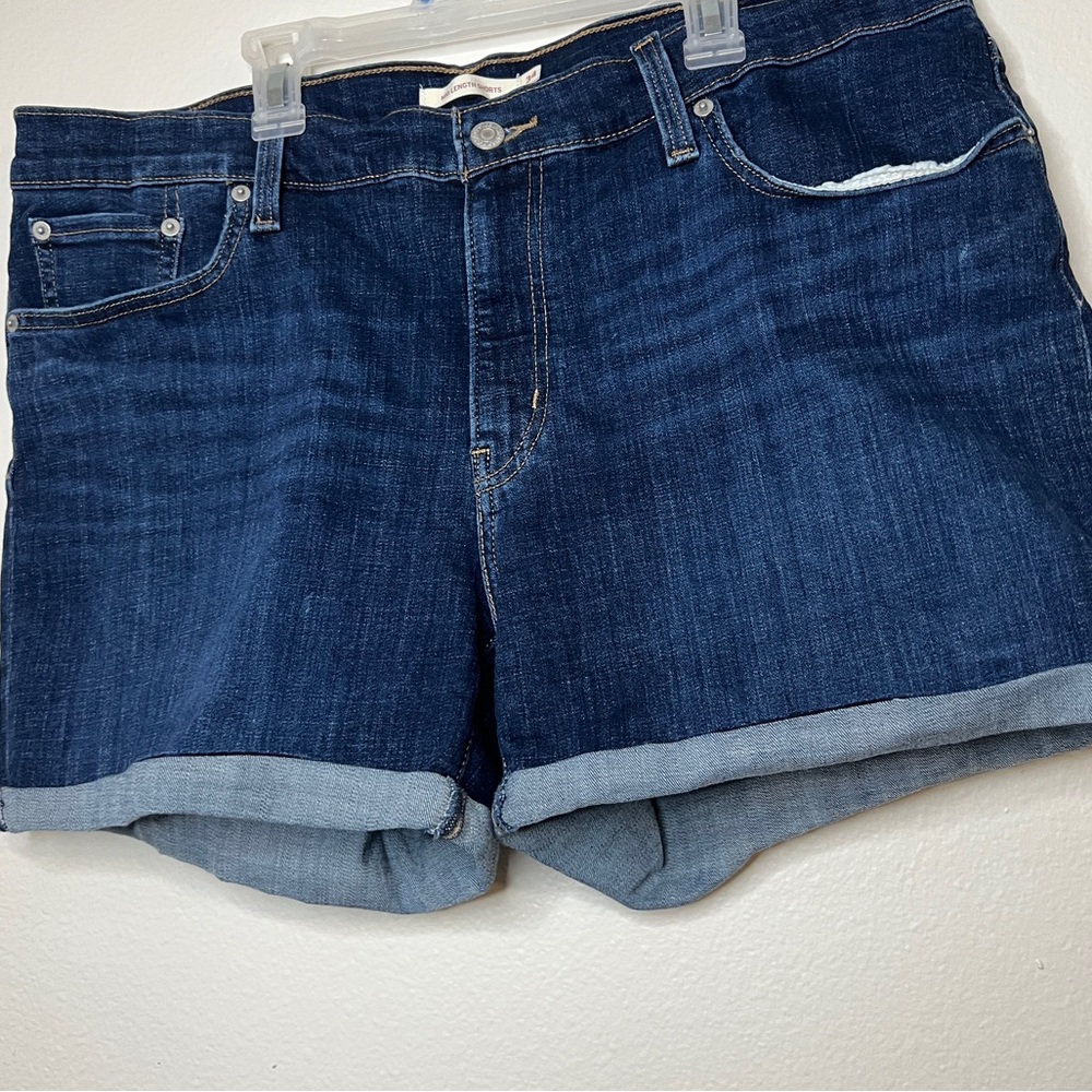 LEVI’S Dark Blue Denim Shorts SIZE 34